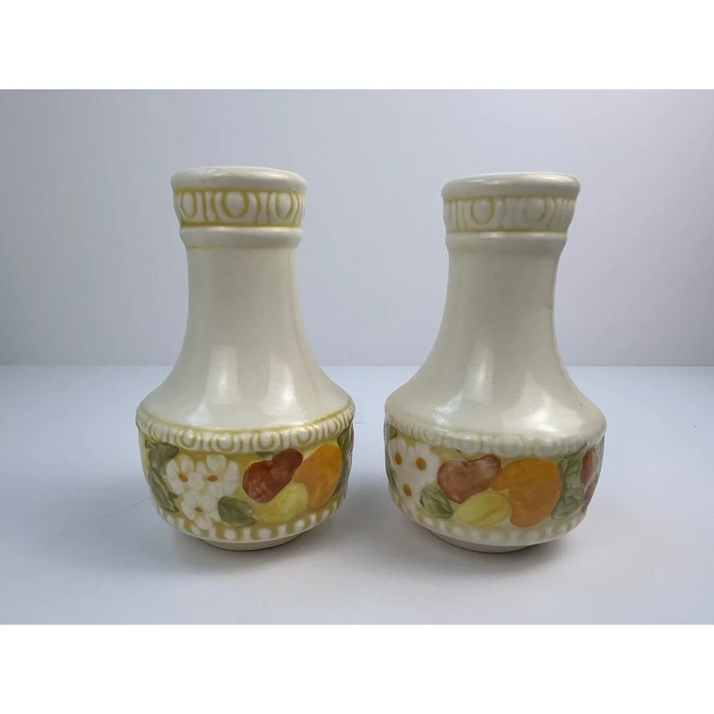 Vintage Metlox Poppytrail Vernon  Ceramic Salt Pepper Shakers Fruit Floral‎